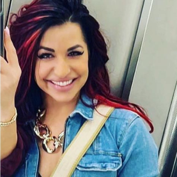 Meet your Posher, Emily - Picture 3 of 7